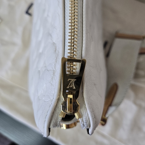 Louis Vuitton Coussin PM Cream - Picture 15 of 17